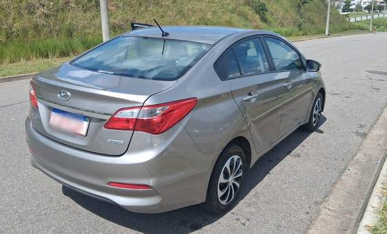 HYUNDAI HB20S 1.6 COMFORT PLUS 16V FLEX 4P AUTOMÁTICO